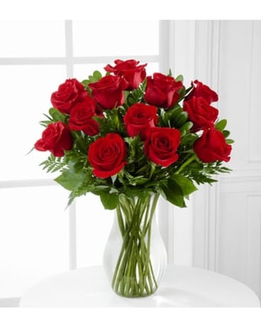 THE FTD® BLOOMING MASTERPIECE™ ROSE BOUQUET Flower Arrangement