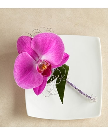 GLORIOUS™ BOUTONNIERE Flower Arrangement