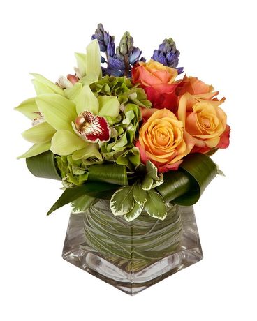 LUSH BUNCH Flower Arrangement