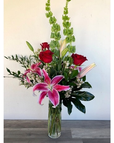 Dreamy Stargazers & Roses Flower Arrangement