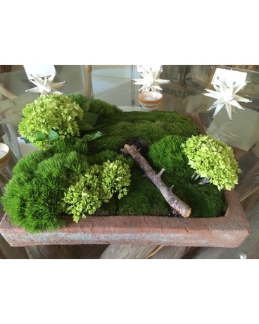 Green Moss Table Flower Arrangement