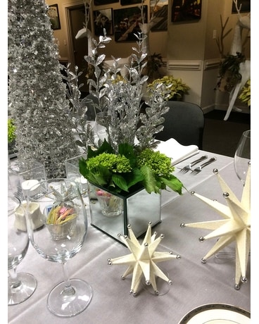 Ornamental Place Setting Flower Arrangement