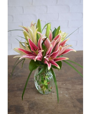 Lily Daydreams Flower Arrangement