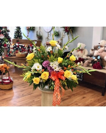 Mixed Altar with Roses Flower Arrangement