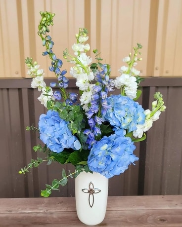 In the clouds Flower Arrangement