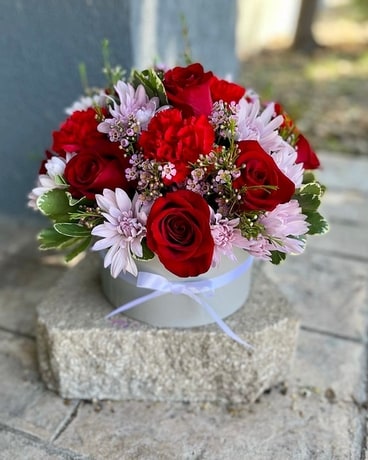 Valentine's Day Gift Box Flower Arrangement