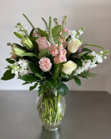 Luxury Flowers [Free Delivery}