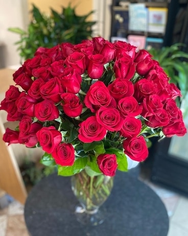 100 Roses Flower Arrangement