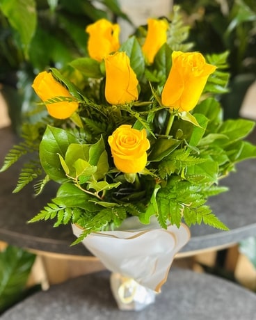 Roses Near Me [Free Delivery Options]