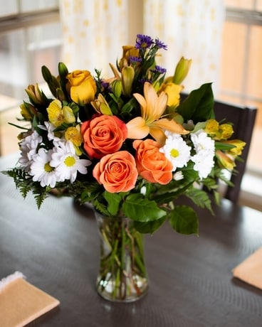 White Daisy and Rose Flower Centerpiece