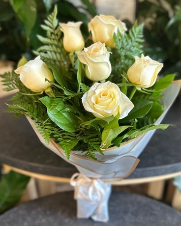 Roses Near Me [Free Delivery Options]