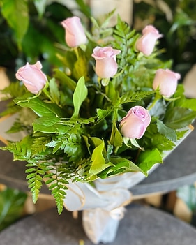 Roses Near Me [Free Delivery Options]