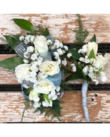 Sweetheart Rose Corsage or Boutonniere Corsage