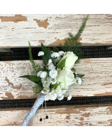 Sweetheart Rose Boutonniere Flower Arrangement