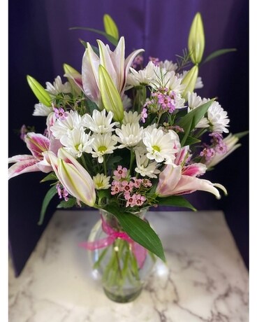 Heavenly Smelling Stargazer bouquet Flower Arrangement