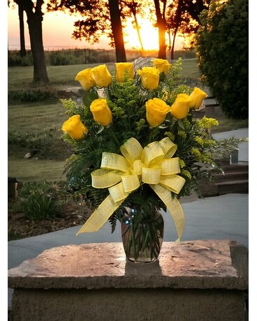 Yellow Roses 1 Dozen Flower Arrangement