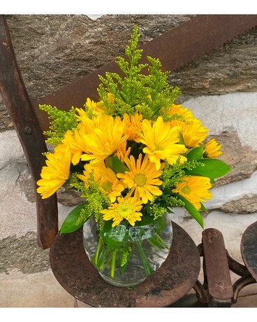 Simply Dasies Flower Arrangement