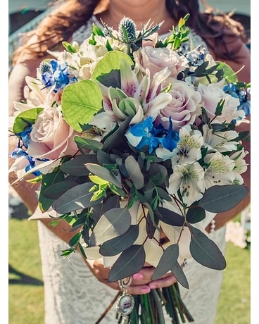FLOWERS FOR THE WEDDING PARTY Wedding Arrangement