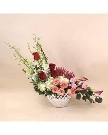 McShan Sweeping Beauty Bouquet Flower Arrangement