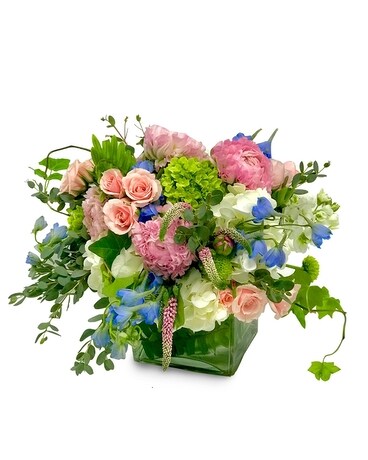 Granbury Flowers & Gifts - The English Garden Flower Arrangement
