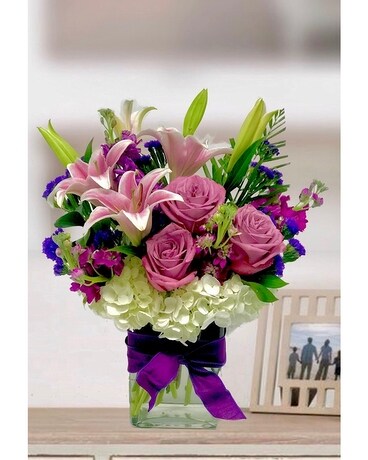 Payne's Florist & Gifts - Make Her Smile Flower Arrangement