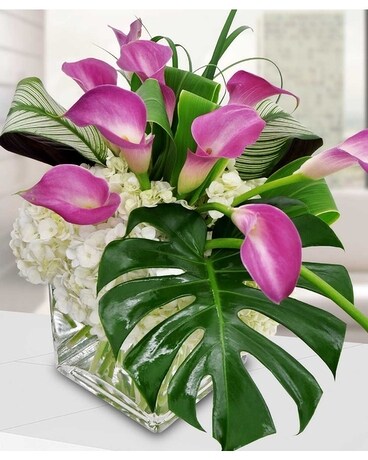 Granbury Flowers & Gifts - Modern Romance Flower Arrangement