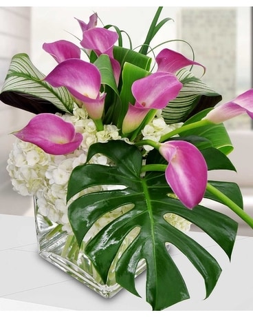Granbury Flowers & Gifts - Modern Romance Flower Arrangement
