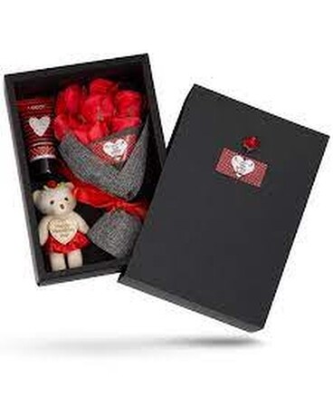Payne's Florist & Gifts - Plant Essential Spa Set, Red Rose Gift Basket