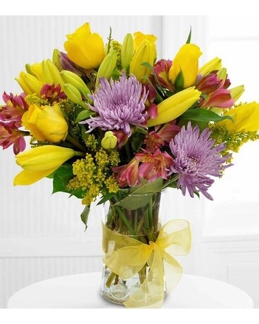 Granbury Flowers & Gifts - Sunny Day Flower Arrangement
