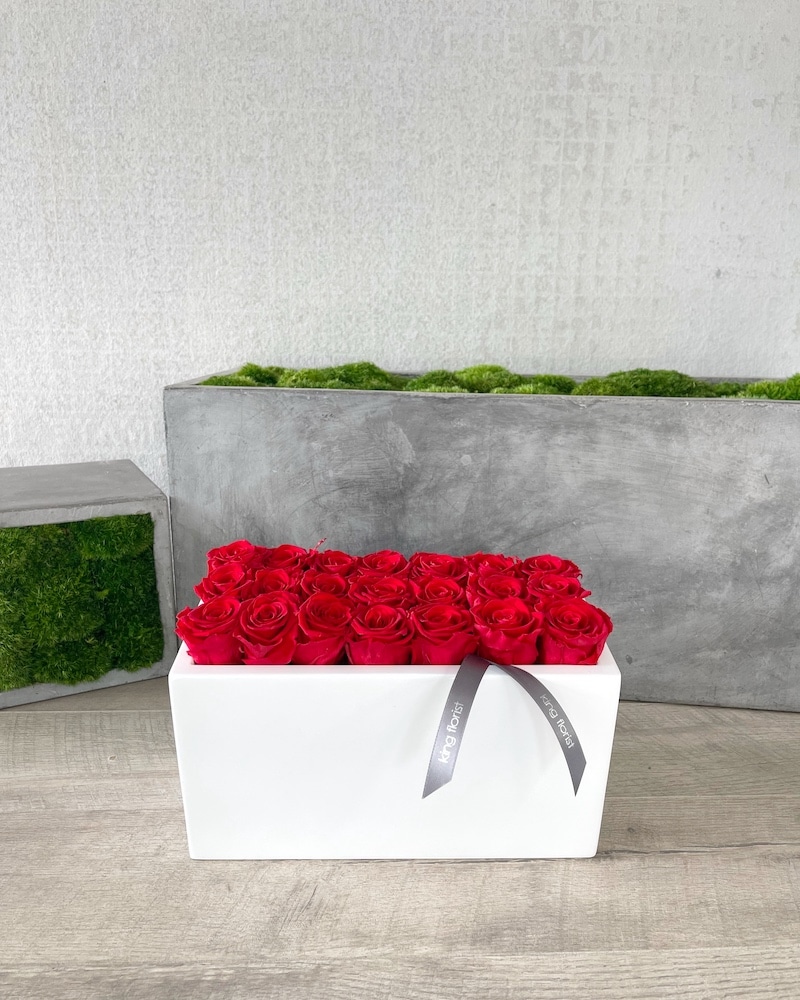 Luxurious Red Preserved Roses Flower Arrangement