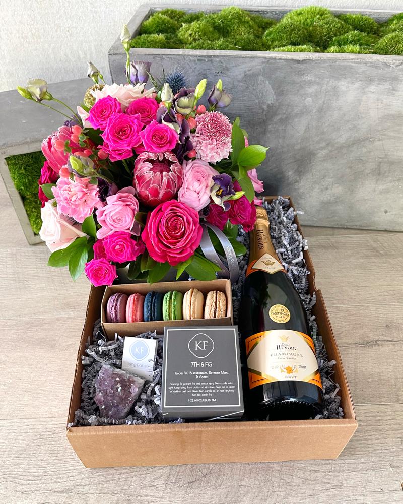 Seasonal Celebration Deluxe Flower Arrangement
