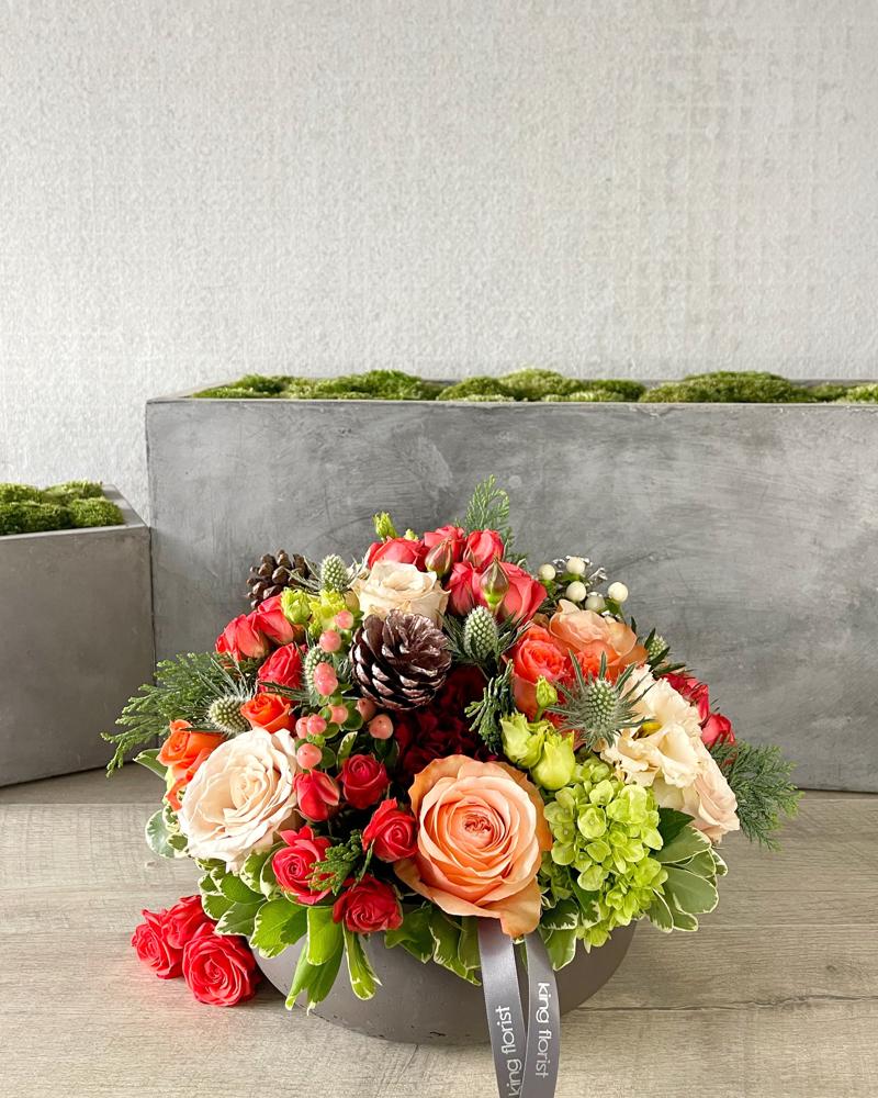 Goldenwood Pave Flower Arrangement