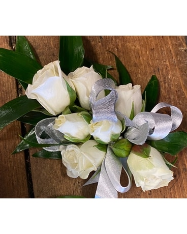 Simply Chic Corsage Corsage