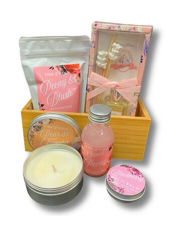 Blush Bath & Beauty Gift Set Gift Basket
