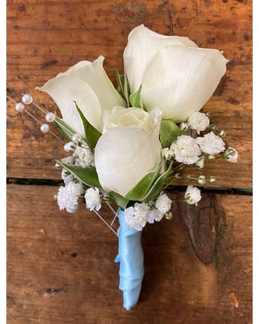 The Perla Boutonniere Boutonniere