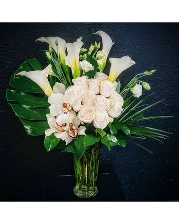 The Refined Luxury Bouquet Flower Arrangement