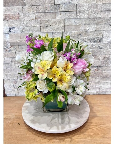 Fresh Flower Mix Flower Arrangement