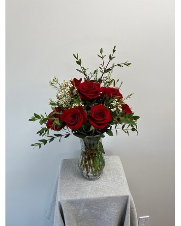 The Classic Dozen Flower Arrangement
