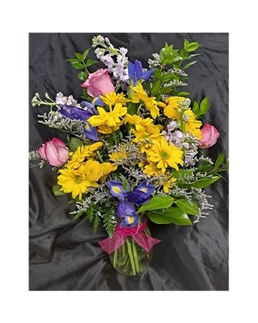 Kris's kountry garden Flower Arrangement