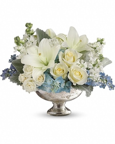 Seattle's Elegant Affair Centerpiece Flower Arrangement