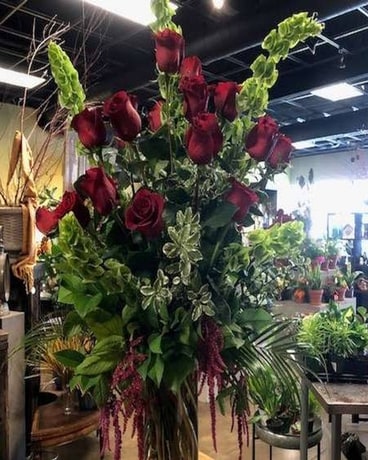 Long Stem Red Roses with Premium Greens #70 in Yakima WA - John ...
