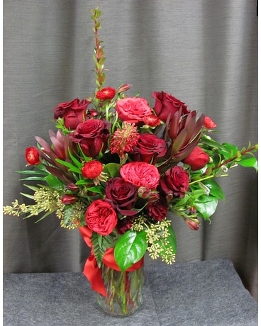 TCL's Fit For a Queen Flower Arrangement