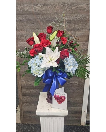 Boldly in love Flower Arrangement