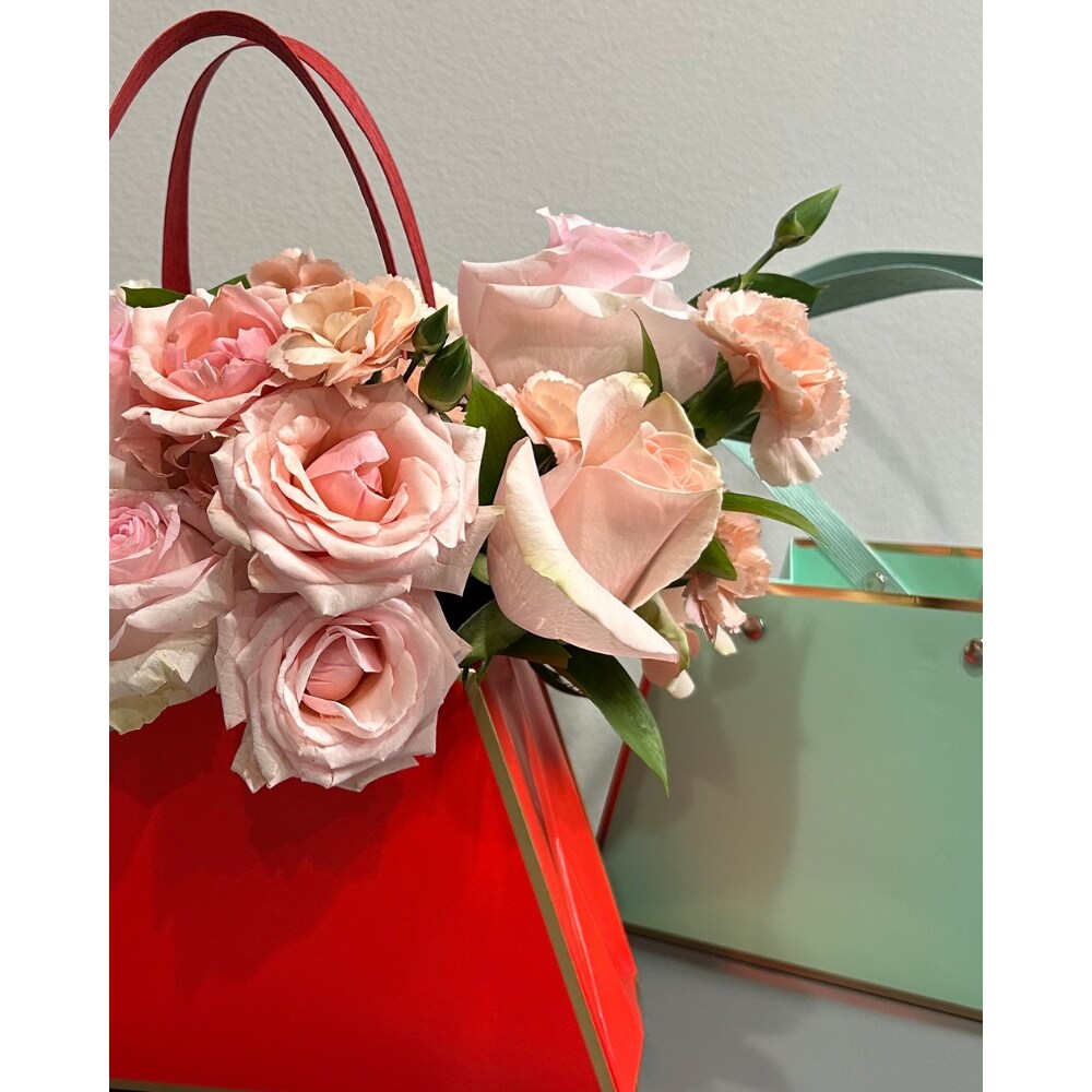 Dreamsicle Whisper Blooming Tote in Washington DC - Lee's Flower Shop