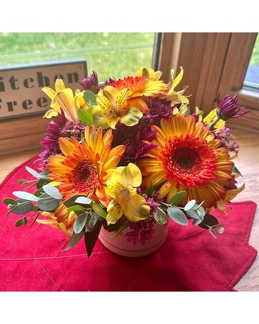 Modest Flower Subscription Flower Arrangement