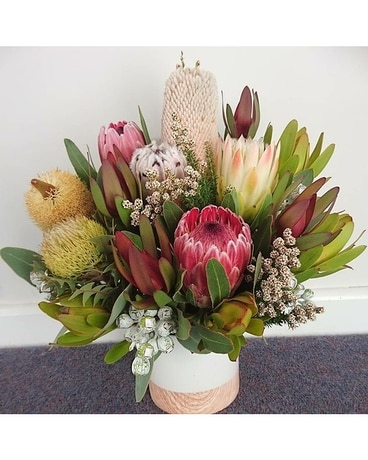 Khaleesi (Mother of Dragons) Flower Arrangement