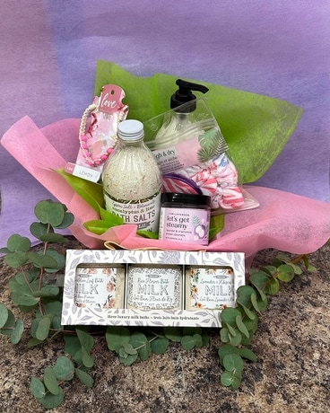 Deluxe Spa and Bath Basket Gift Basket