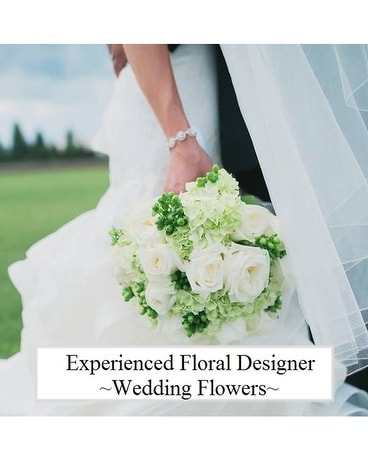 Experienced Floral Designer - Wedding Flower Arrangement