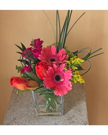 Spring Chic Flower Arrangement