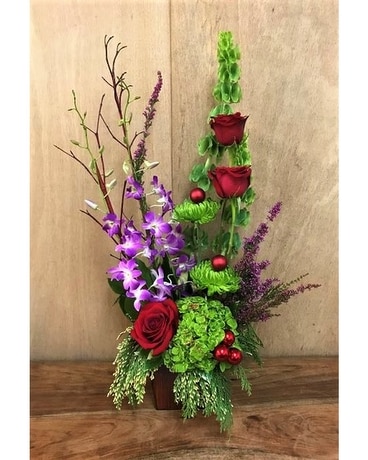 STYLISH CHRISTMAS Flower Arrangement
